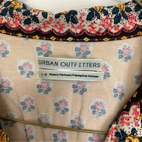 Urban Outfitters Yellow Flutter Sleeve Crop Blouse - Picture 4 of 10